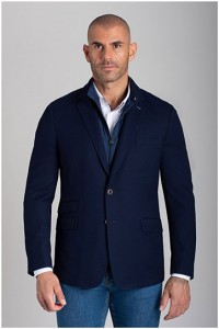 Elastische Viskosejacke von Plusman.