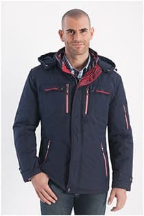 Funktionelle Kapuzenjacke von Plus Man.