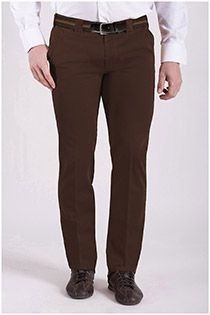 Elastische Chinohose von Meyer.