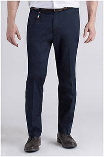 Elastische Freizeithose von Plus Man.