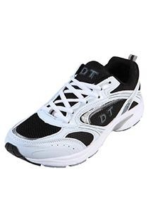 Sportschuhe von D.T. New York.