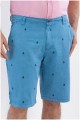 Bermudashorts von Koyote mit Anker-Stickerei.